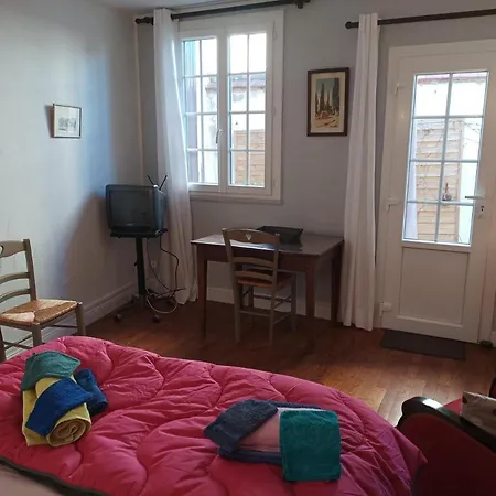 Au Coeur De La Cite Des Bourbons Guest house